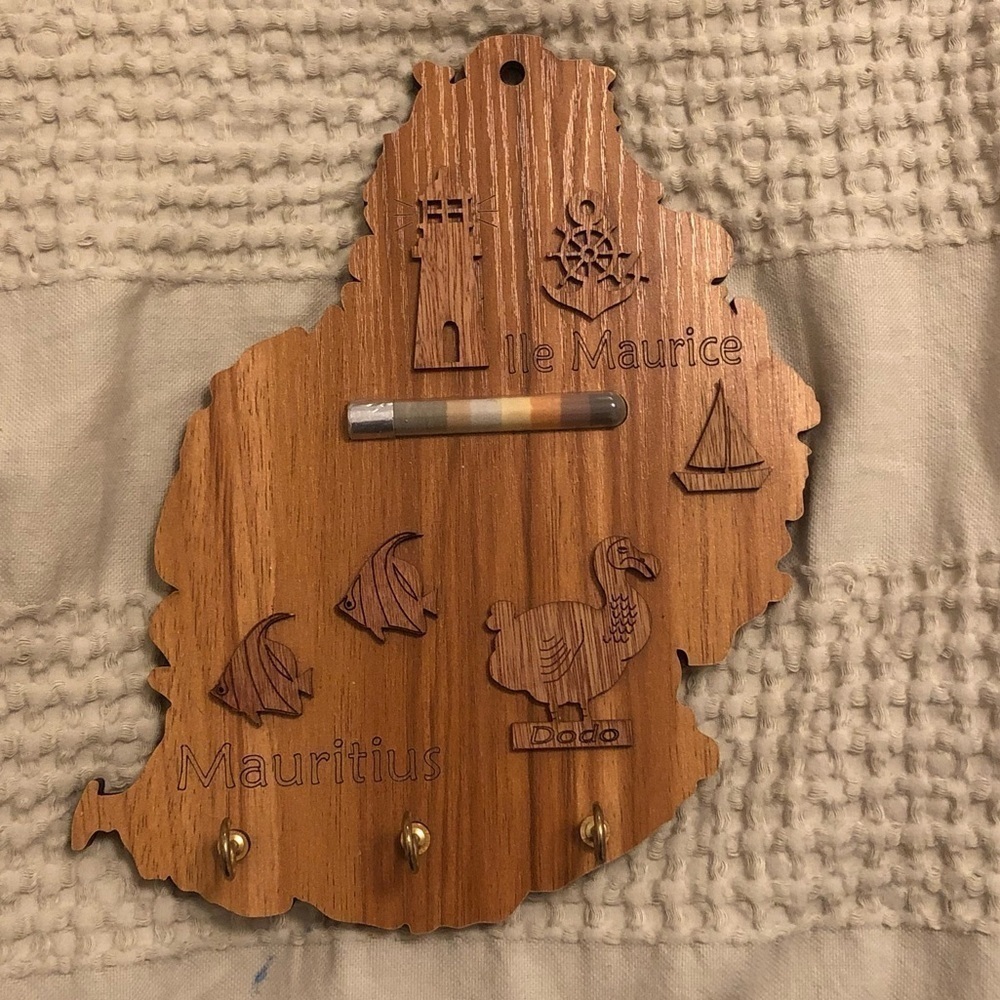 Handmade Mauritius Wood Key Holder